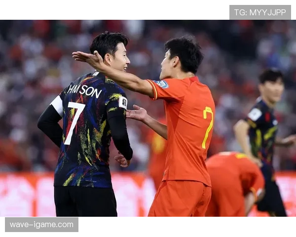 孙兴慜在4-3-3阵型中化身多面手，攻防转换表现亮眼