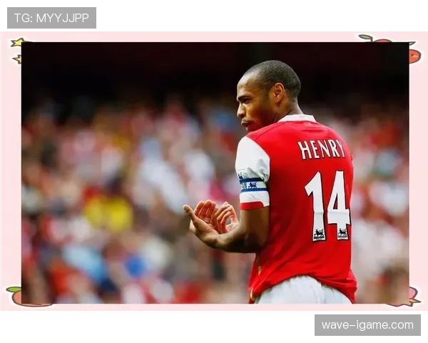 足球明星背后故事揭秘：他们如何塑造现代足球传奇