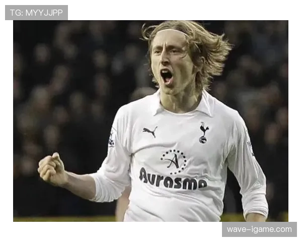 莫德里奇展现防守能力,帮助球队稳固后防线成绩提升 莫德里奇展现防守能力,帮助球队稳固后防线成绩提升