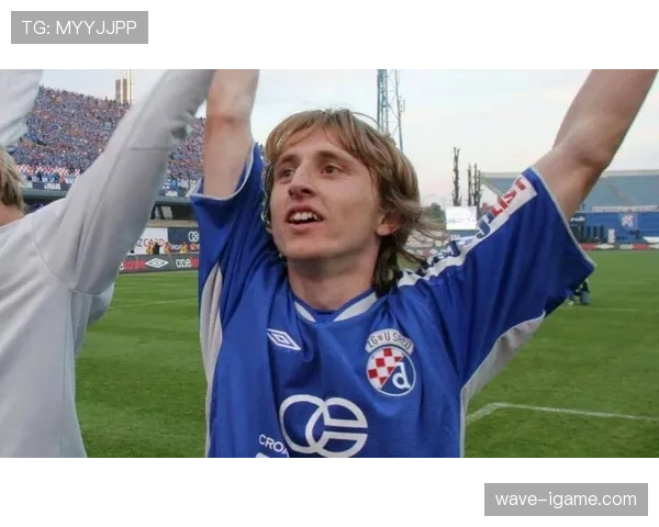 莫德里奇的长短传调度与比赛阅读解析